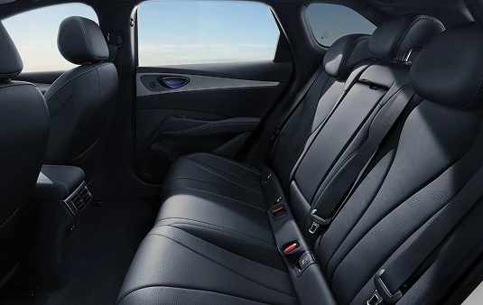 Comfortable rear-seat space