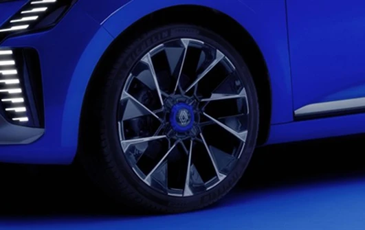 17inch Diamond cut alloy wheels and matte shadow grey F1 blade at the front